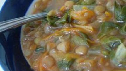 Постный суп из чечевицы со шпинатом