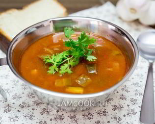 Постный суп с баклажанами и нутом