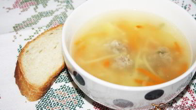 Простой суп с индюшиными фрикадельками