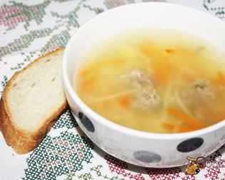 Простой суп с индюшиными фрикадельками