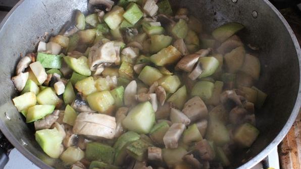 сливочный крем-суп с цуккини и шампиньонами