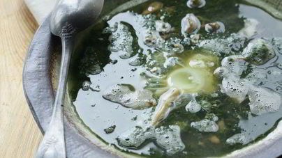 Суп из морепродуктов со шпинатом