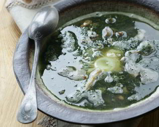 Суп из морепродуктов со шпинатом