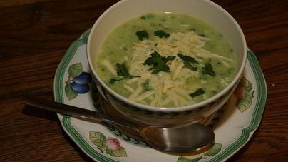Суп из зеленых овощей с яйцом и лимоном
