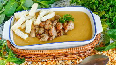 Гороховый суп пюре в мультиварке с копченой свиной грудинкой