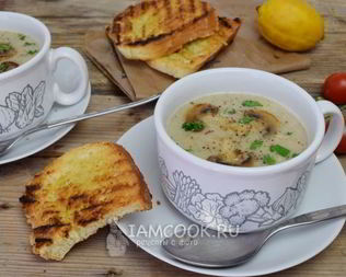 Грибной суп пюре из шампиньонов и вешенок