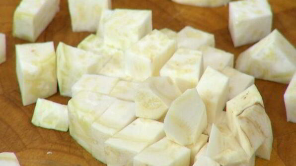 куриный суп-пюре с картофелем и сельдереем