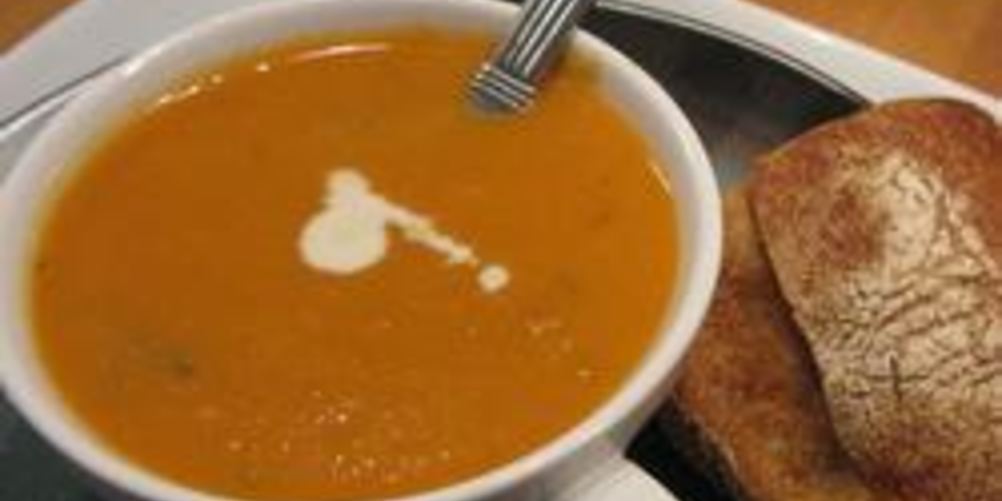 Рецепт морковно-томатный суп-пюре с кинзой