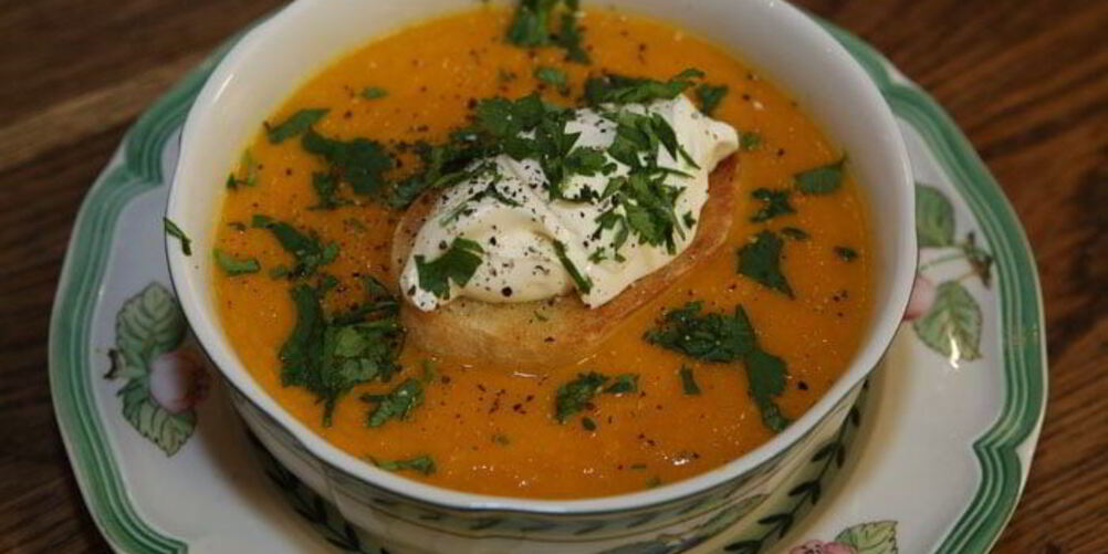 Рецепт морковный суп-пюре с гренками и кинзой