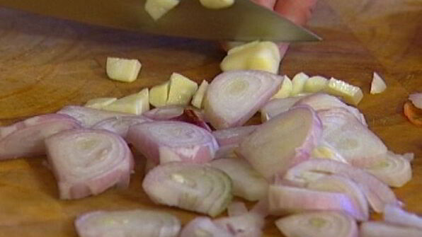 морковный суп-пюре с гренками и кинзой