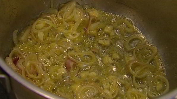 морковный суп-пюре с гренками и кинзой