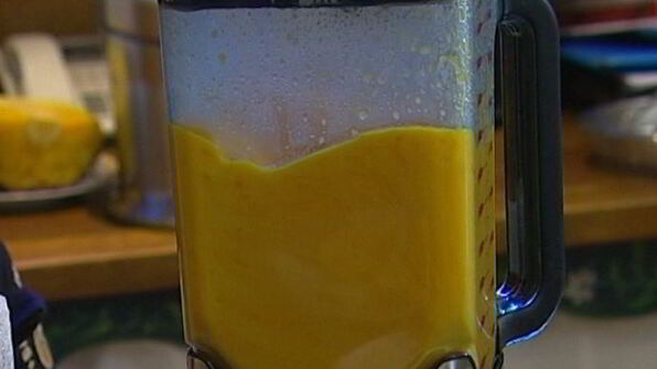 морковный суп-пюре с гренками и кинзой