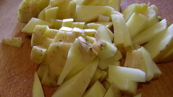 суп-пюре из авокадо с кинзой и вялеными томатами