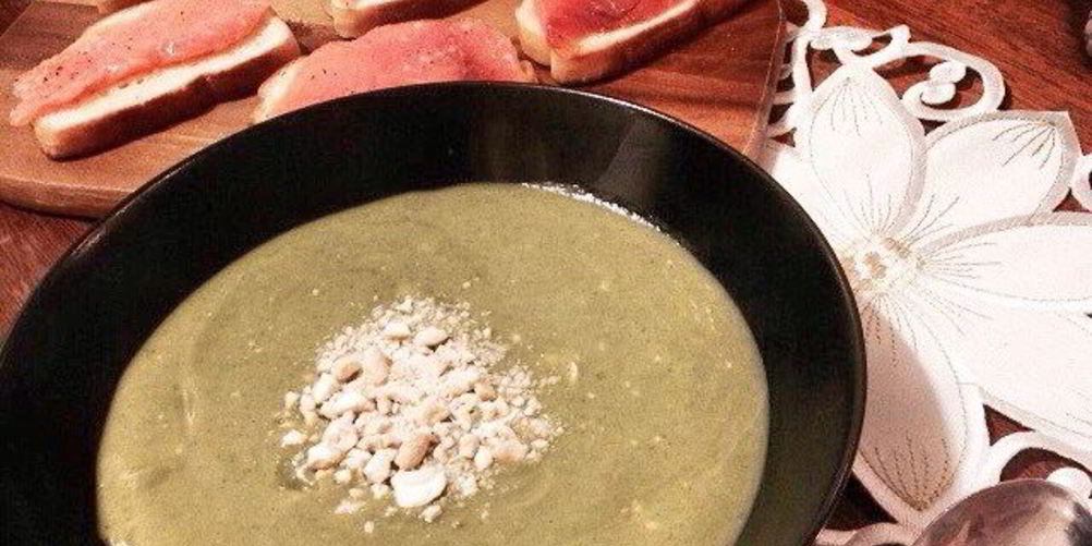 Рецепт суп-пюре из брокколи и шпината с плавленым сыром