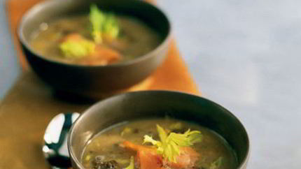 Суп-пюре из чечевицы с маринованным лососем