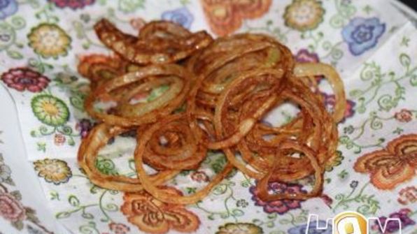 суп пюре из горошка с хрустящим луком и паприкой