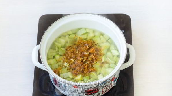 суп-пюре из кабачков с плавленным сыром