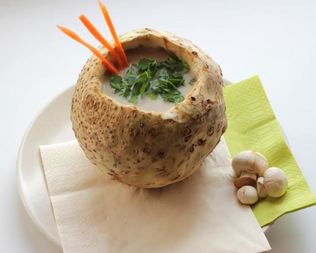 Суп-пюре из корня сельдерея в сельдерее