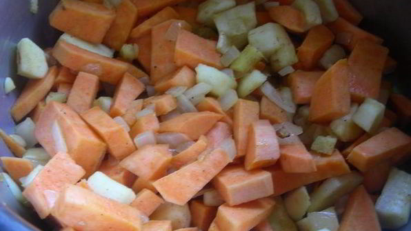 суп-пюре из сладкого картофеля, пастернака и груши