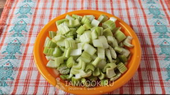 суп-пюре из стеблевого сельдерея