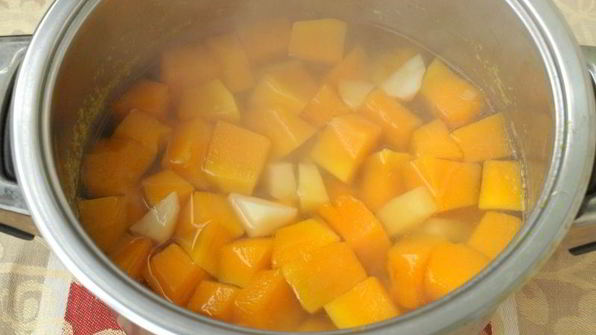 суп-пюре из тыквы с фрикадельками