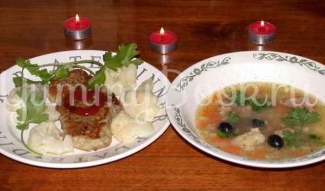 Суп с картофелем, рисом свининой и цветной капустой