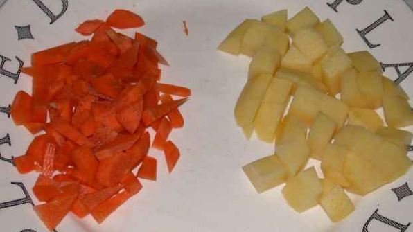 суп с картофелем, рисом свининой и цветной капустой