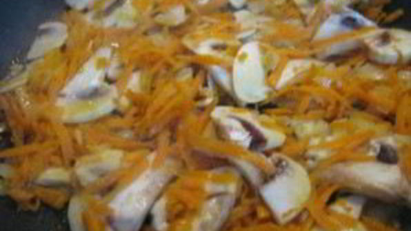 суп с мясом и грибами