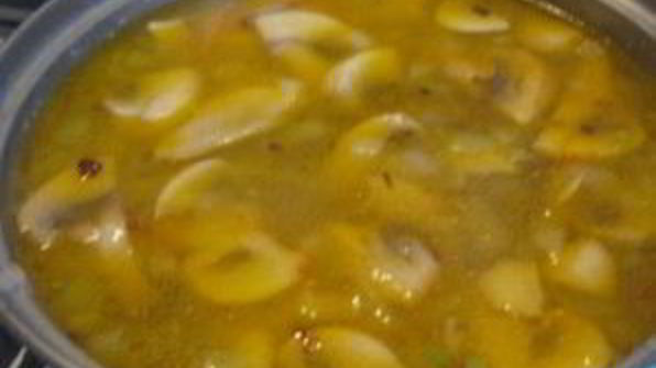 суп с мясом и грибами