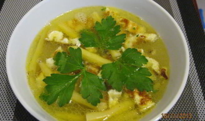 Суп с омлетом и спаржей