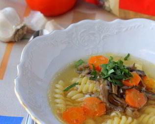 Суп с пастой и вешенками