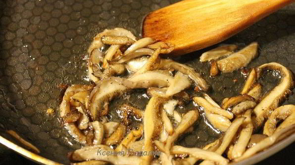 суп с пастой и вешенками