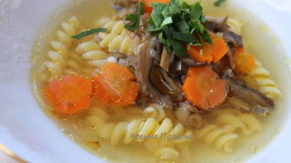 суп с пастой и вешенками