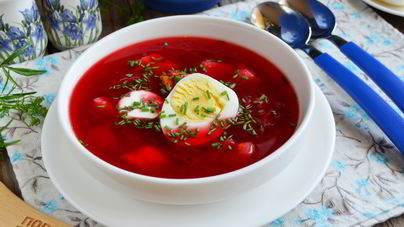 Свекольный суп с яйцом