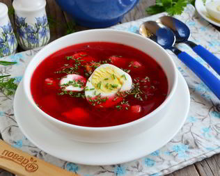 Свекольный суп с яйцом