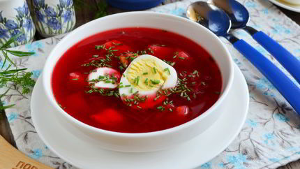 Свекольный суп с яйцом
