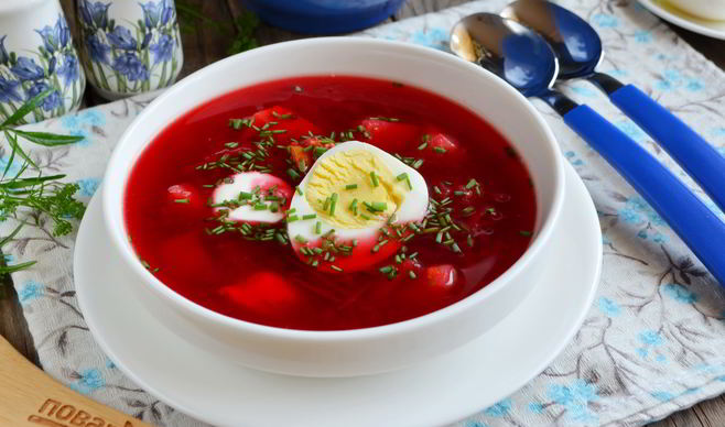 Свекольный суп с яйцом