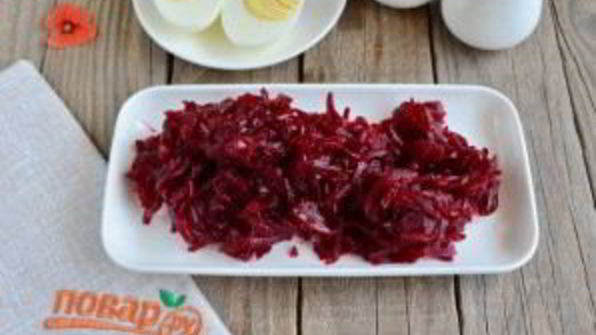 свекольный суп с яйцом