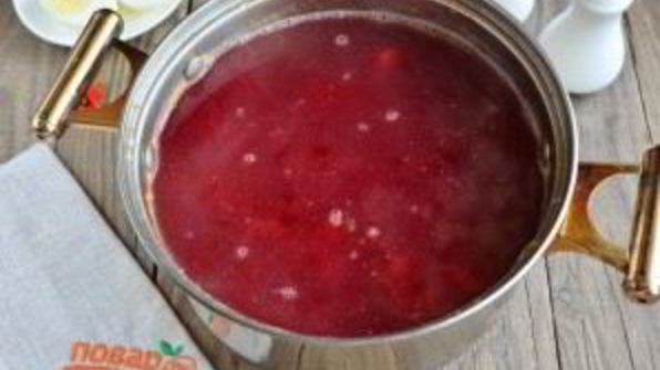 свекольный суп с яйцом