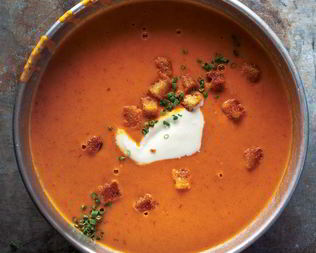 Томатный крем-суп с беконом