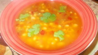 Тосканский суп из фасоли с розмарином и зеленый салат с огурцами и мятой