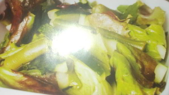 тосканский суп из фасоли с розмарином и зеленый салат с огурцами и мятой