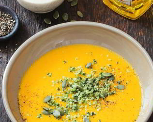 Тыквенный суп с ароматизированной кокосовой стружкой