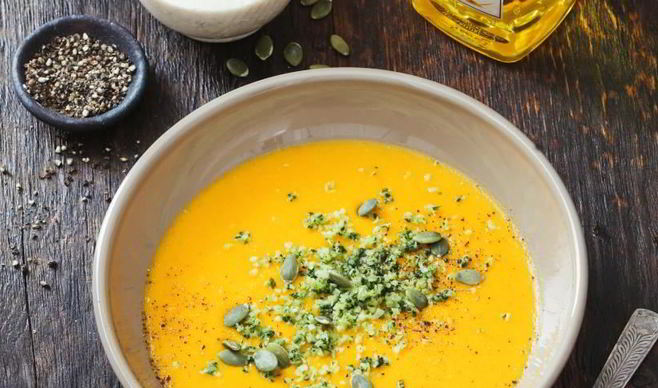 Тыквенный суп с ароматизированной кокосовой стружкой