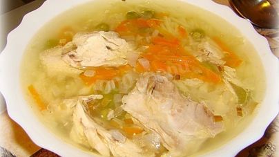 Вкусный суп с курицей и вермишелью