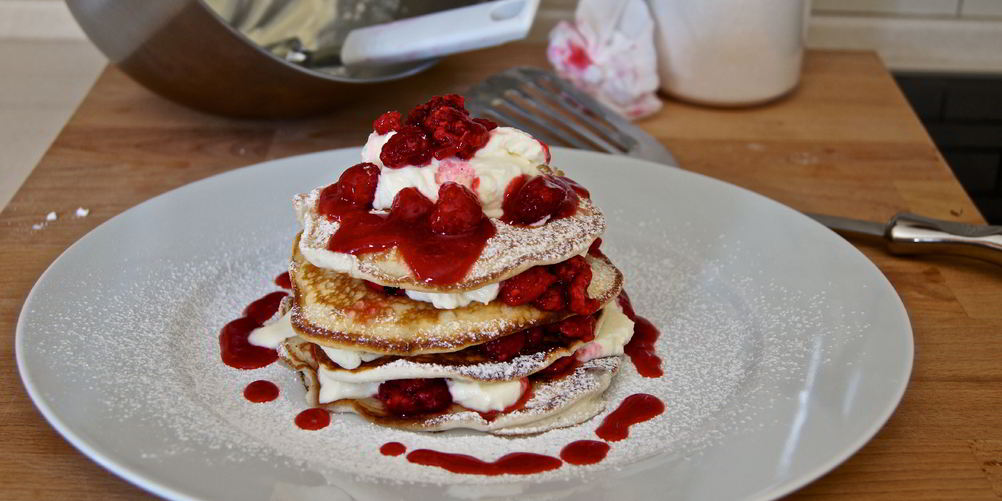 Рецепт американские панкейки с кремом из маскарпоне и малиной