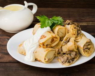 Ароматные блины с сыром и грибами