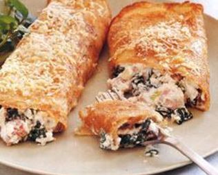 Блинчики с начинкой из ветчины, грибов и шпината