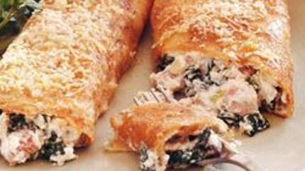 Блинчики с начинкой из ветчины, грибов и шпината