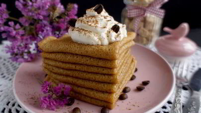 Блины кофейные со взбитыми сливками